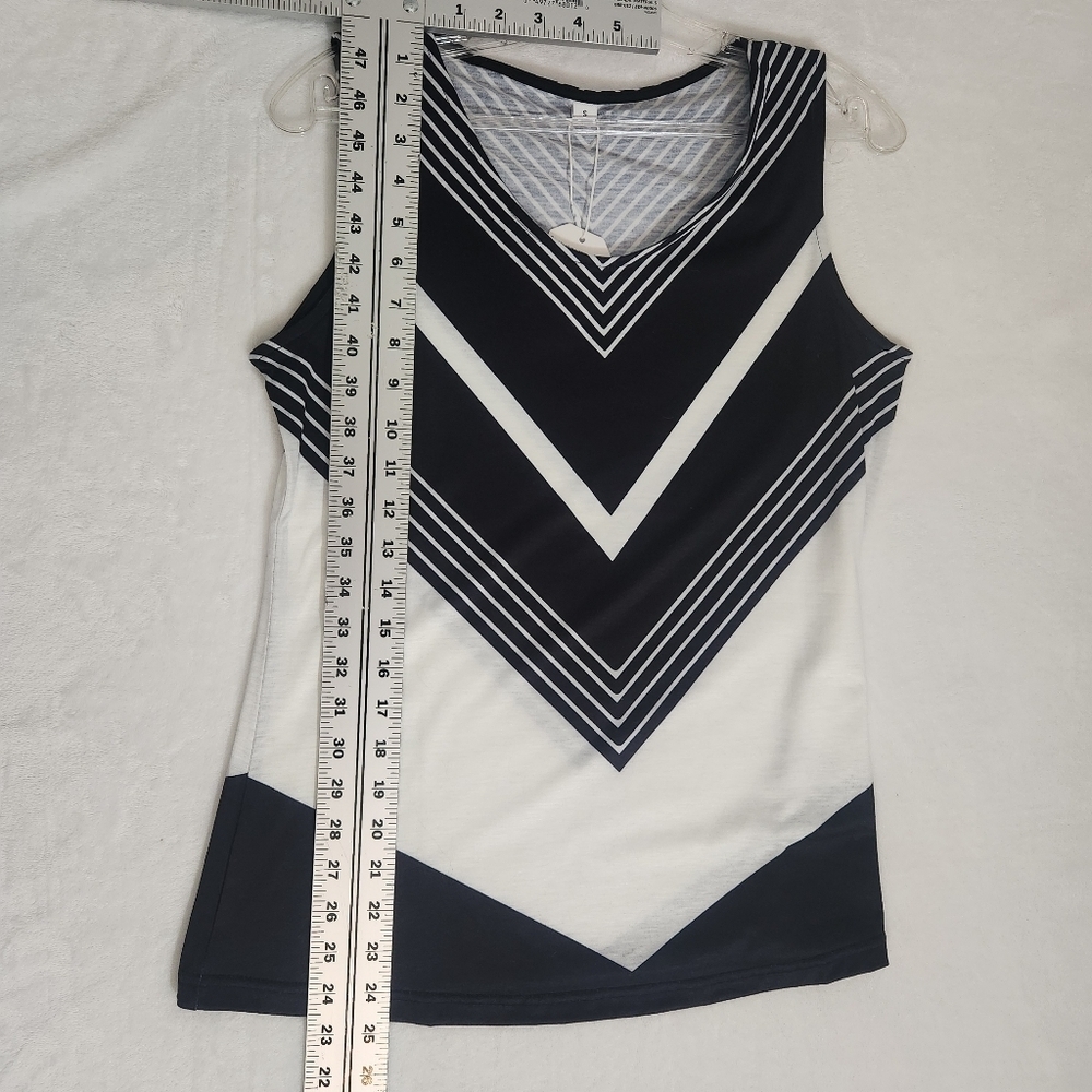Blue and White Scoop Neck Sleeveless Tank Top - NWT - Picture 9 of 9
